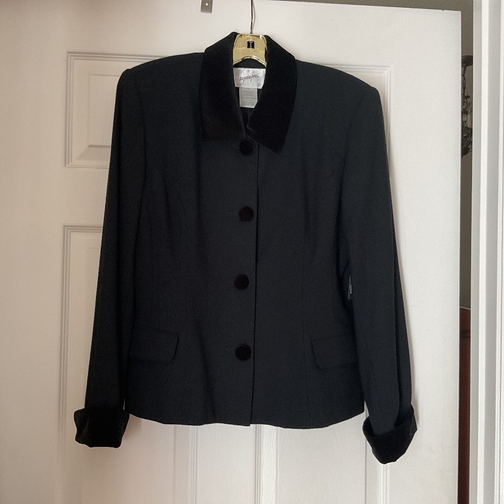 Vintage NWT Black Wool & Velvet Jacqueline Ferrar Jacket size 10